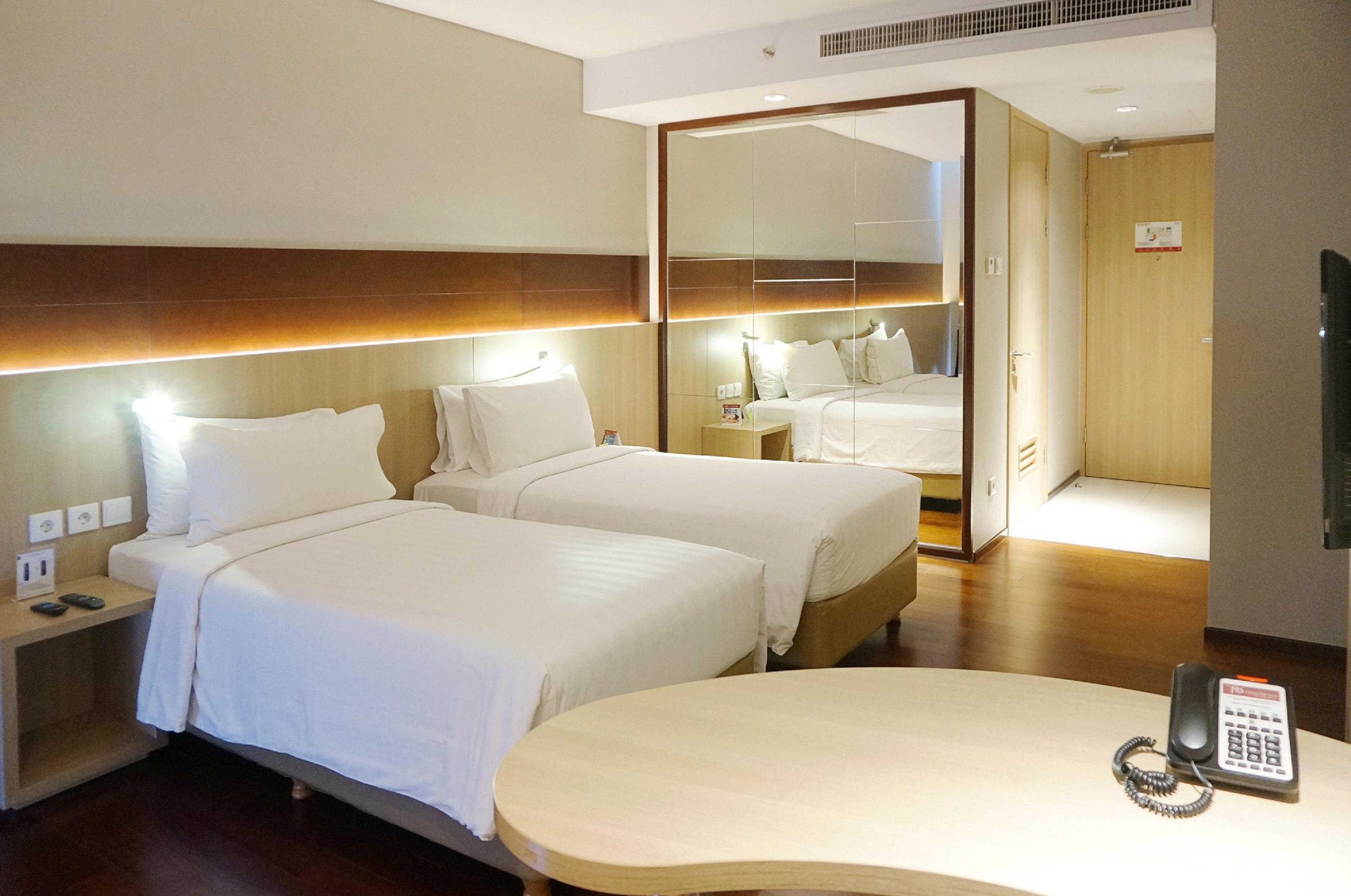 Ra Premiere Simatupang Hotel Cilandak Kültér fotó