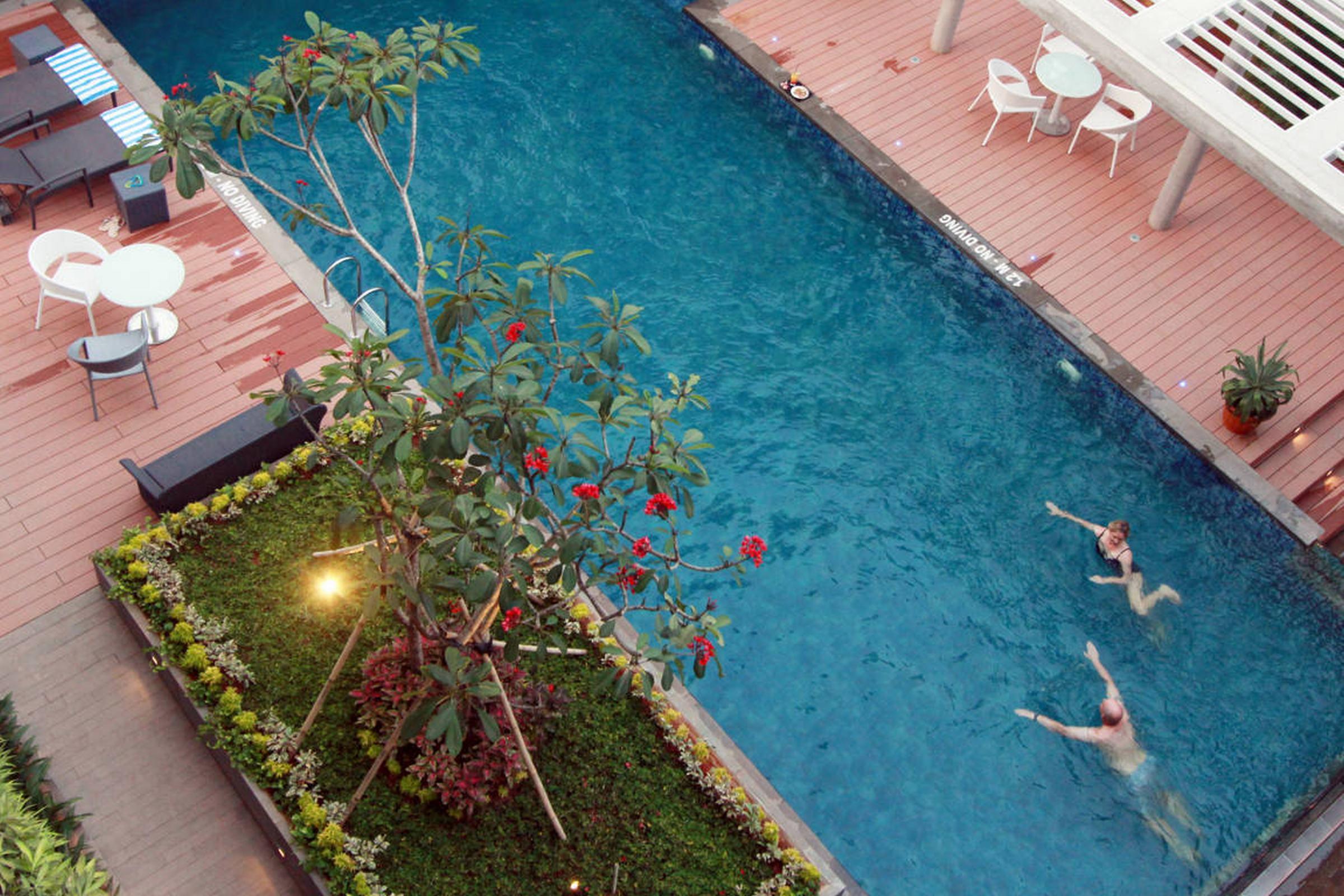 Ra Premiere Simatupang Hotel Cilandak Kültér fotó