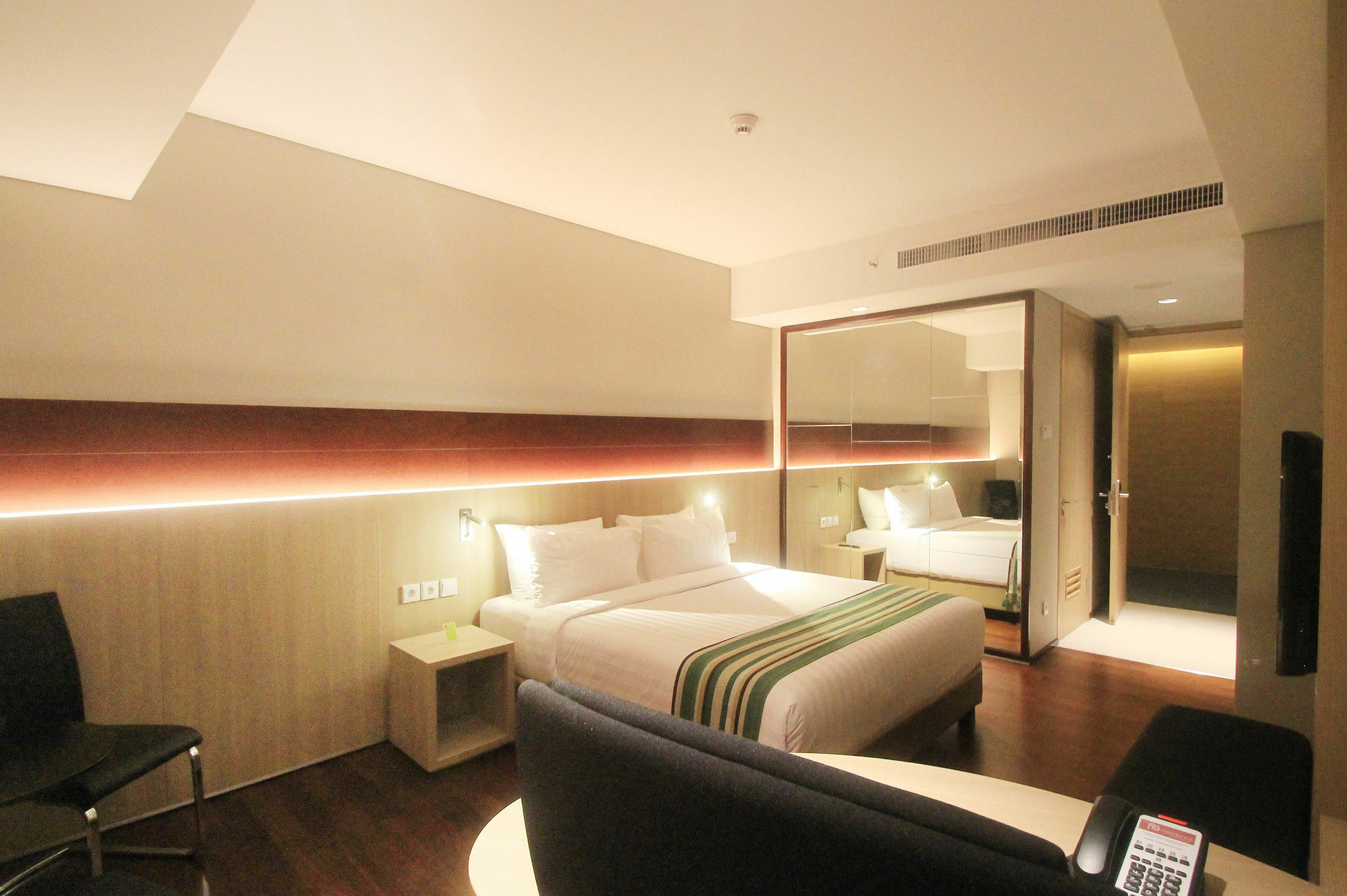 Ra Premiere Simatupang Hotel Cilandak Kültér fotó