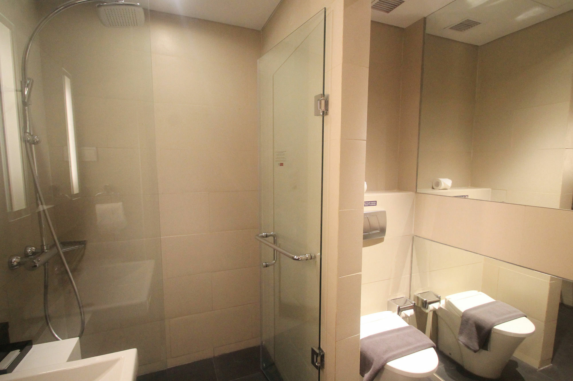 Ra Premiere Simatupang Hotel Cilandak Kültér fotó